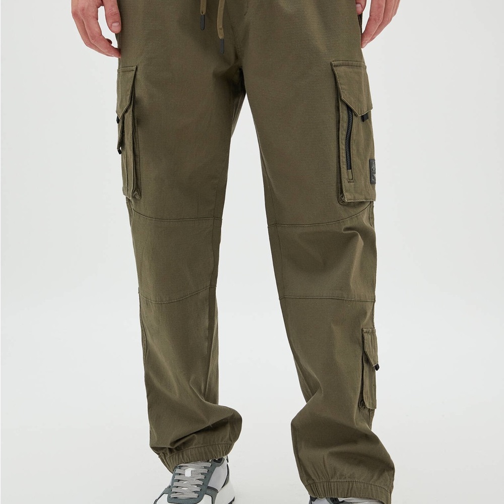 Pull and bear cargo pants